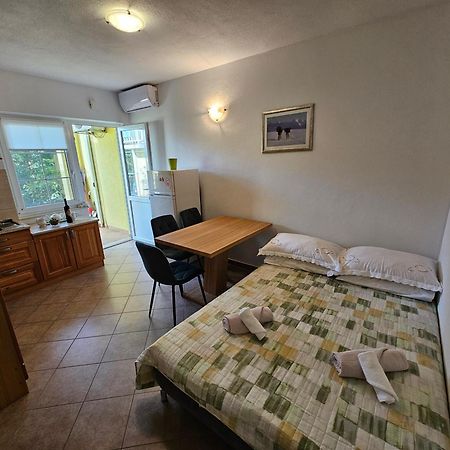 Apartmani Natasa Lokva Rogoznica Bagian luar foto